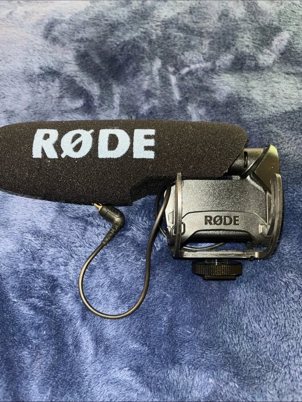 RØDE Black On-Camera Shotgun Microphone with Foam Windscreen